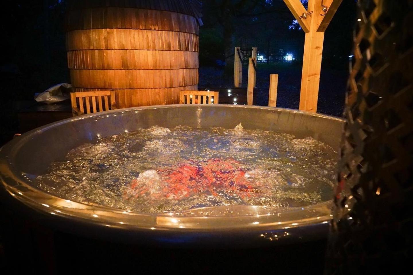 Luxury Woodland Lodge Retreat At Culdees Castle 克里夫 外观 照片