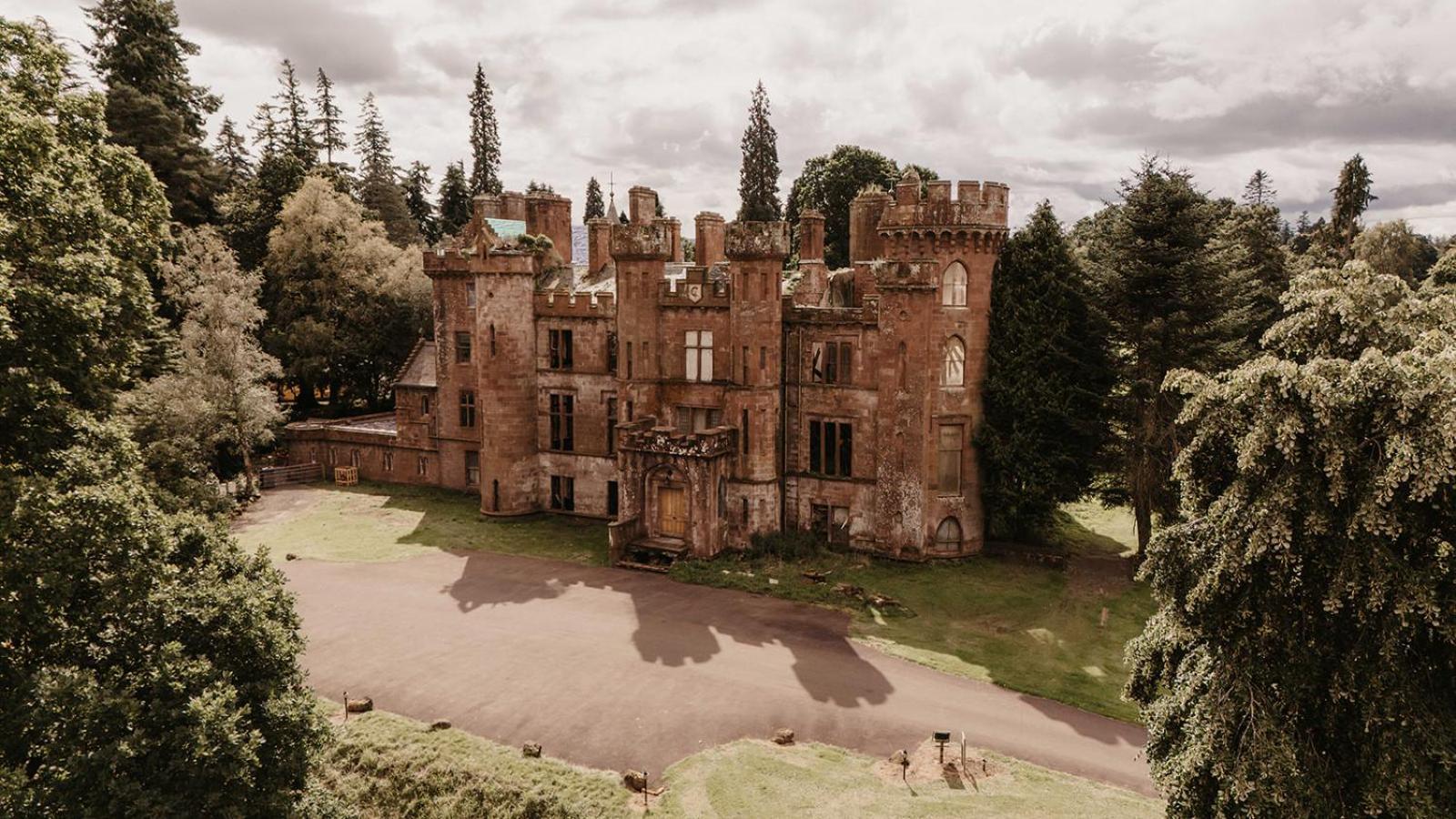 Luxury Woodland Lodge Retreat At Culdees Castle 克里夫 外观 照片